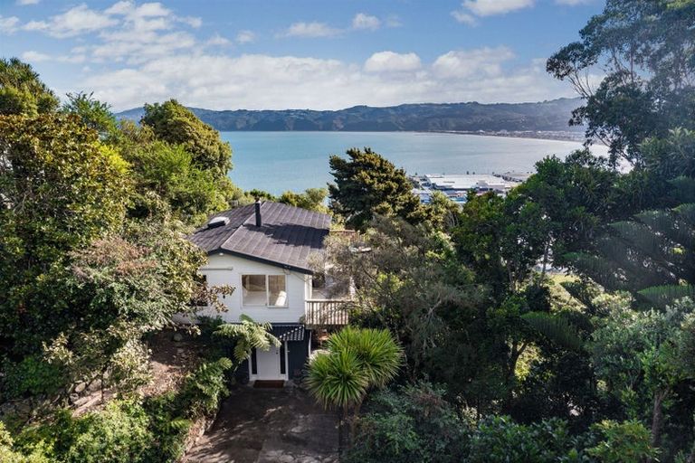 Photo of property in 53 Howard Road, Point Howard, Lower Hutt, 5013