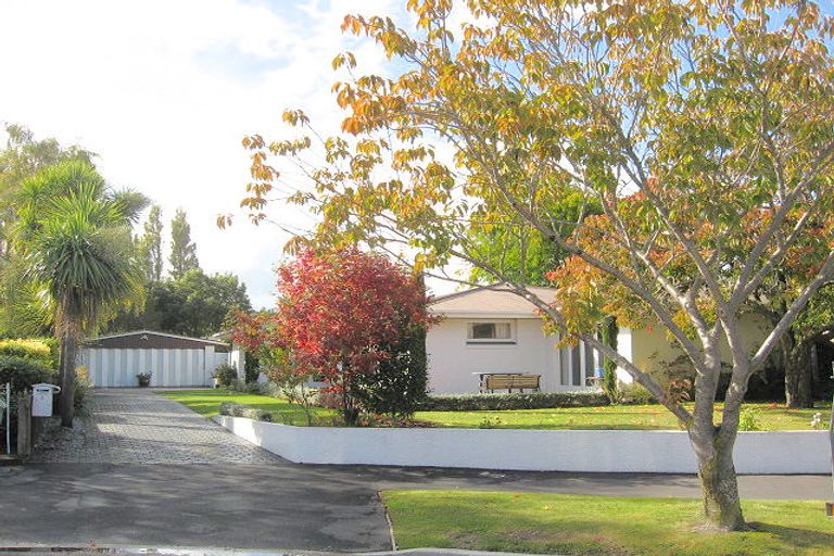 Photo of property in 6 Burrows Place, Ilam, Christchurch, 8041