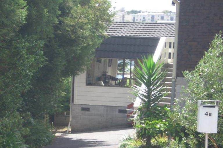 Photo of property in 2/4 Tusac Place, Totara Vale, Auckland, 0627