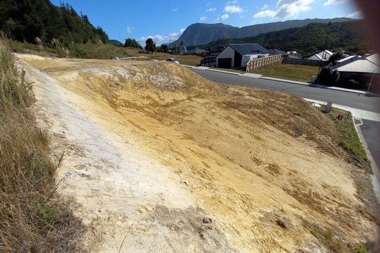 Photo of property in 2 Raukura Rise, Picton, 7220