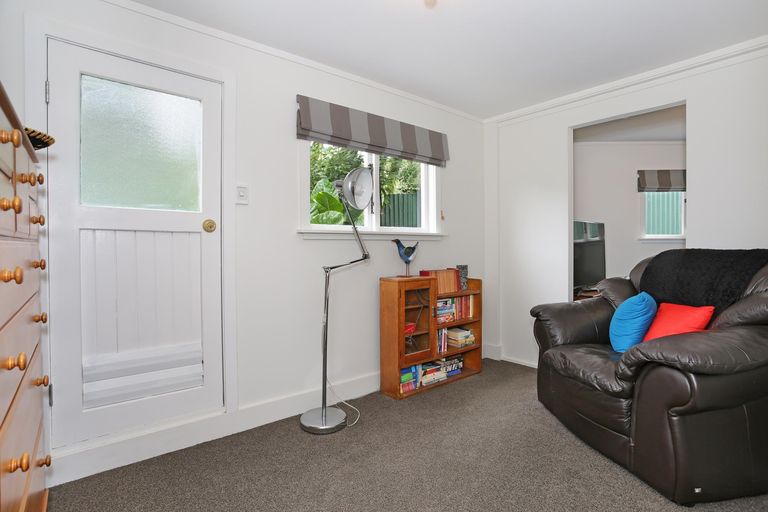 Photo of property in 2 Churchill Avenue, Hokowhitu, Palmerston North, 4410