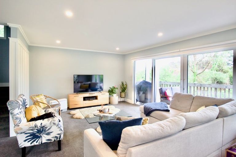 Photo of property in 17a Target Road, Totara Vale, Auckland, 0629