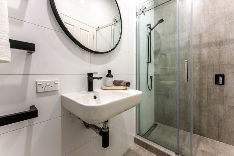 Photo of property in 11 Lannan Road, Surfdale, Waiheke Island, 1081