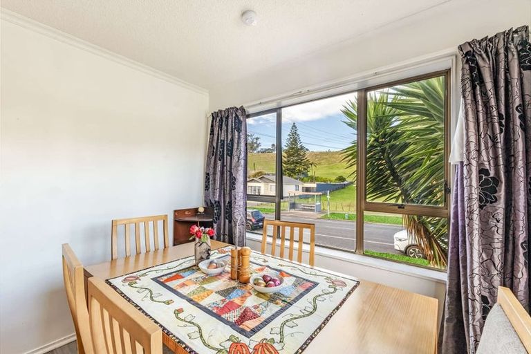Photo of property in 84 Pioneer Road, Moturoa, New Plymouth, 4310