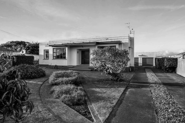 Photo of property in 18 Egmont Street, Hawera, 4610