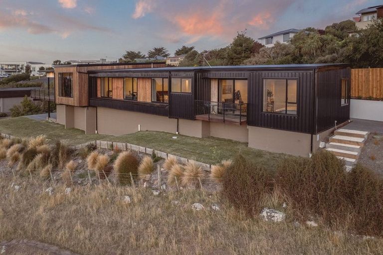 Photo of property in 4 Plains View, Mount Pleasant, Christchurch, 8081