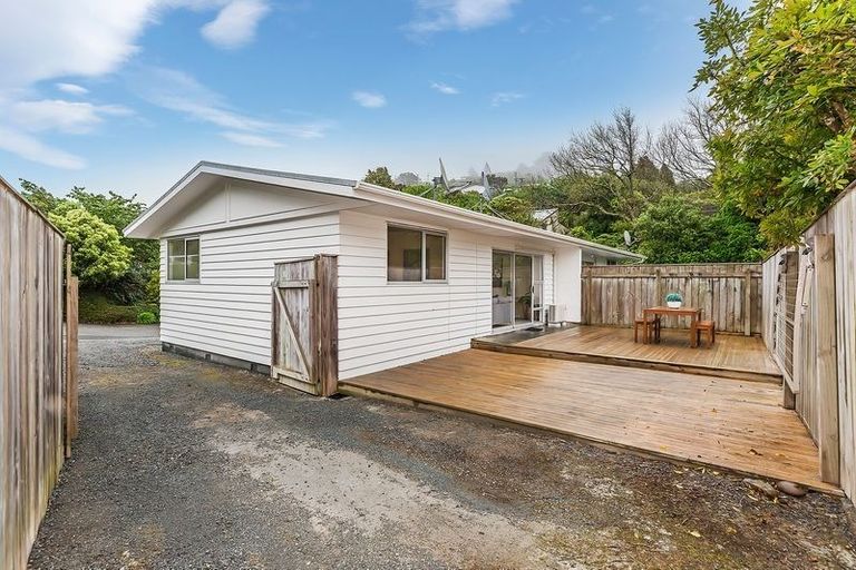 Photo of property in 169a Newlands Road, Newlands, Wellington, 6037