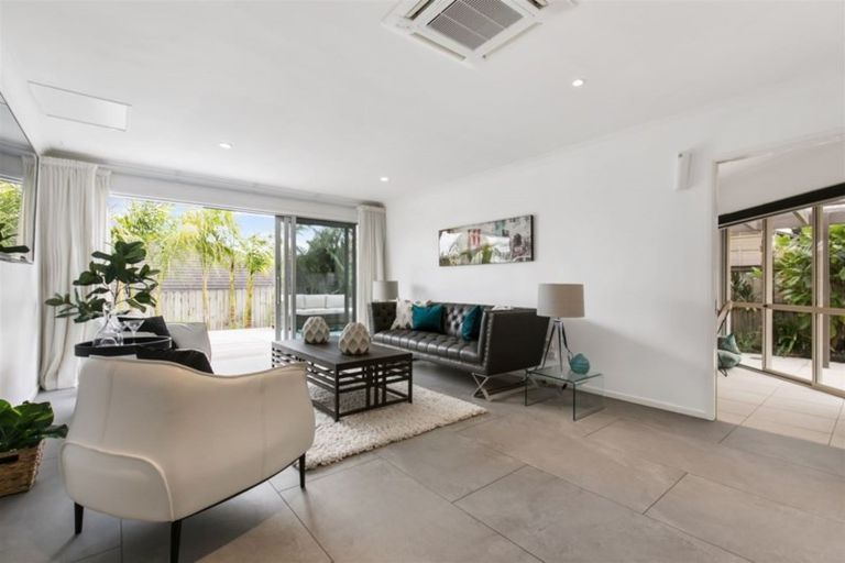 Photo of property in 6 Canonbie Place, East Tamaki Heights, Auckland, 2016