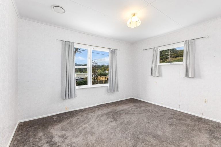 Photo of property in 10 Gardiner Grove, Wainuiomata, Lower Hutt, 5014