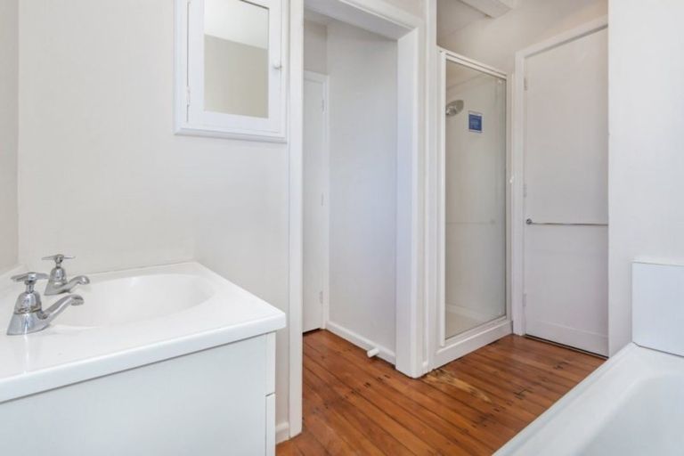 Photo of property in 18 Eglinton Street, Avondale, Christchurch, 8061