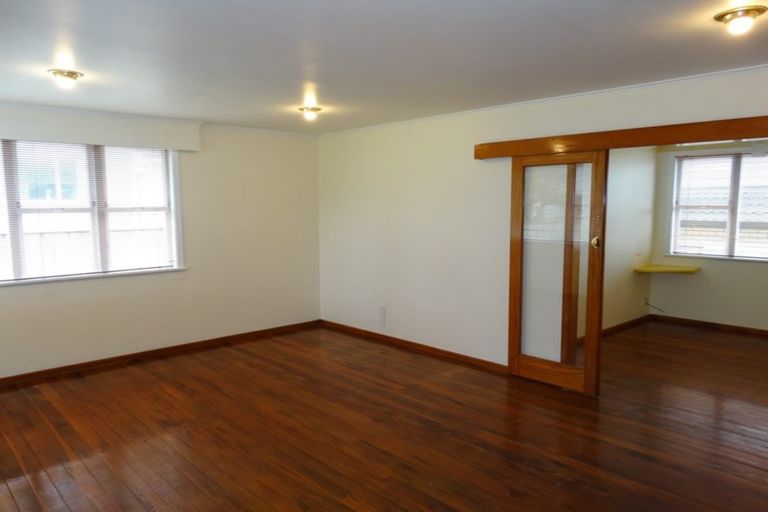 Photo of property in 22 Cron Avenue, Te Atatu South, Auckland, 0610