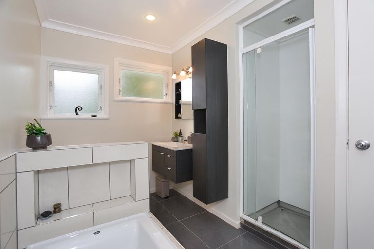 Photo of property in 2 Churchill Avenue, Hokowhitu, Palmerston North, 4410