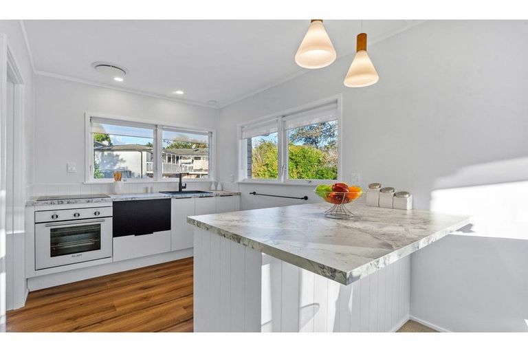 Photo of property in 2/13 Jonathan Place, Sunnynook, Auckland, 0620