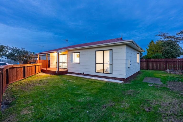 Photo of property in 1/100 Shifnal Drive, Randwick Park, Auckland, 2105