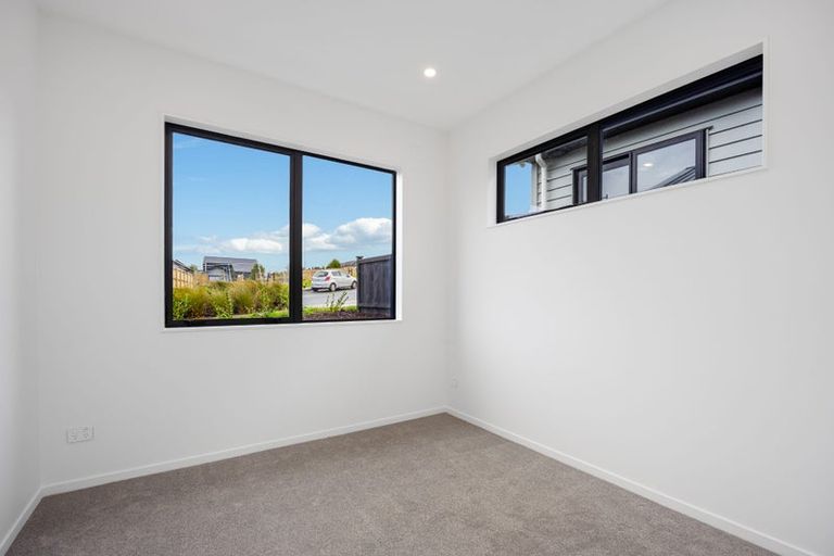 Photo of property in 24 Kikorangi Drive, Wainui, 0992