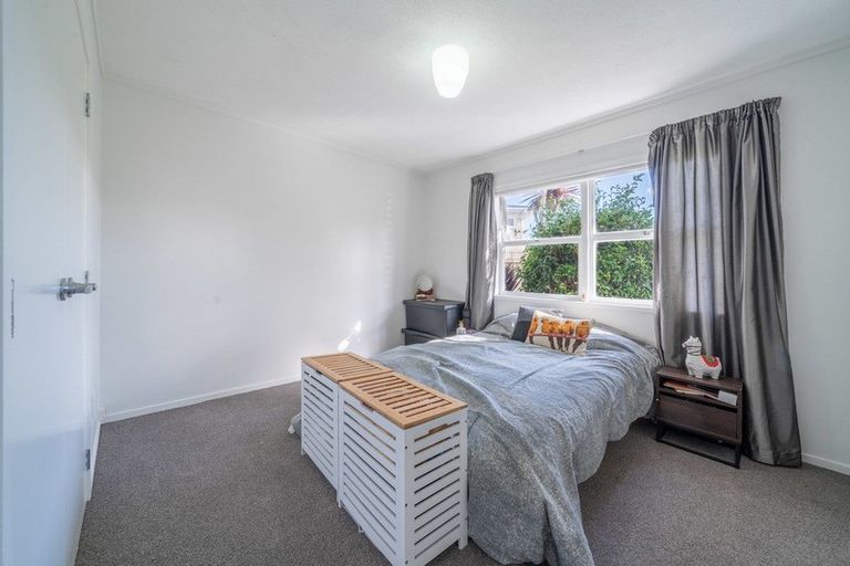 Photo of property in 1/8 Waikaremoana Place, Pakuranga Heights, Auckland, 2010
