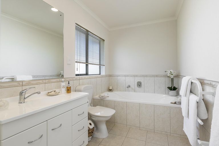 Photo of property in 12 Blackwood Drive, Wattle Downs, Auckland, 2103