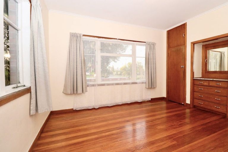 Photo of property in 17 Clevedon Road, Papakura, 2110