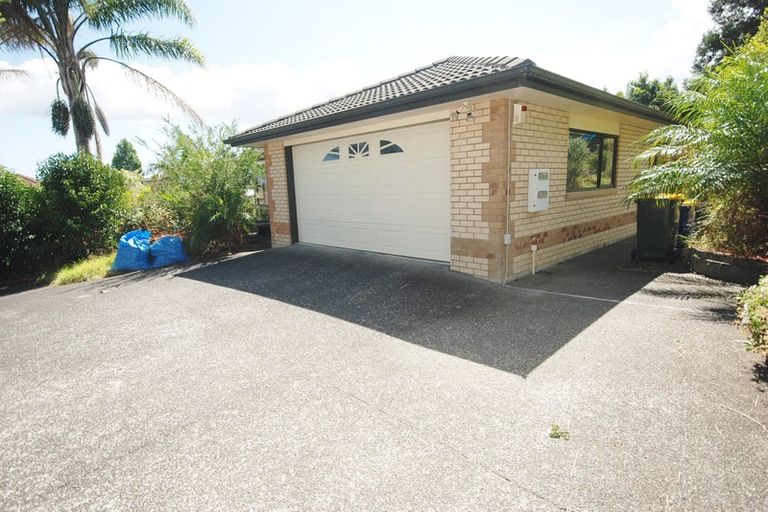 Photo of property in 2/16 Roberts Road, Glenfield, Auckland, 0629