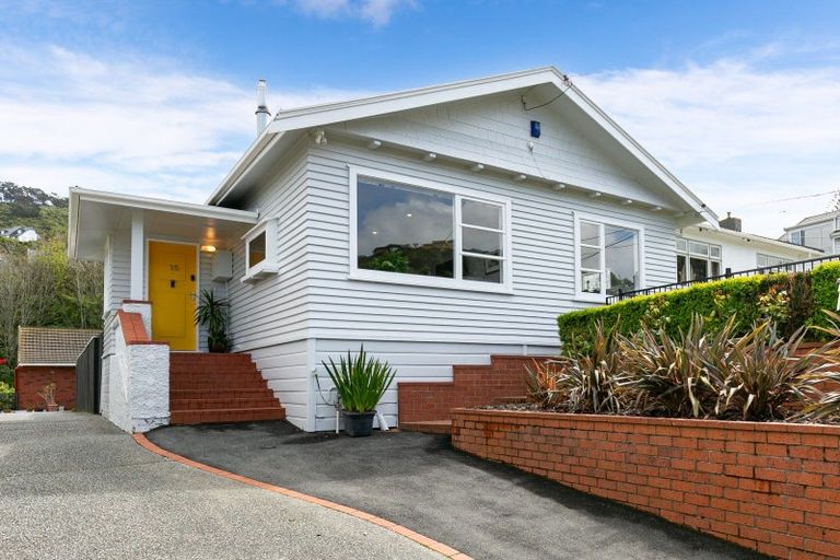 Photo of property in 15 Omar Street, Khandallah, Wellington, 6035
