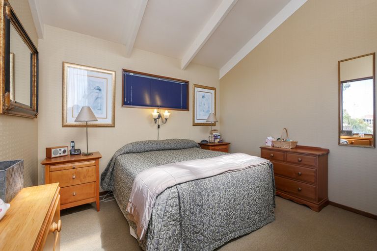 Photo of property in 16 Middleton Road, Kew, Dunedin, 9012