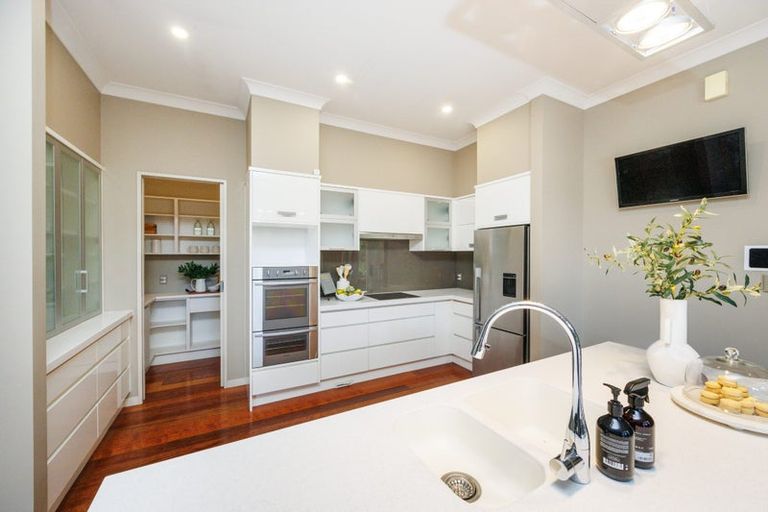 Photo of property in 7 Titirangi Drive, Fitzherbert, Palmerston North, 4471