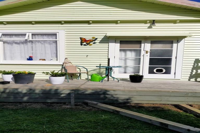 Photo of property in 1 Colonel Place, Featherston, 5710