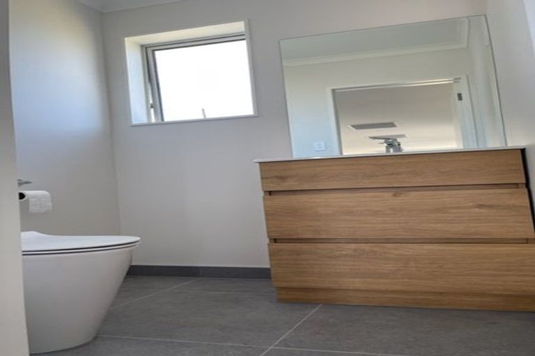 Photo of property in 30a Sorrel Crescent, Bucklands Beach, Auckland, 2012