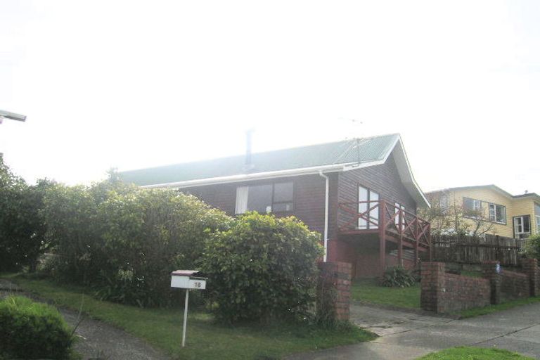 Photo of property in 16 Oakleigh Street, Maungaraki, Lower Hutt, 5010