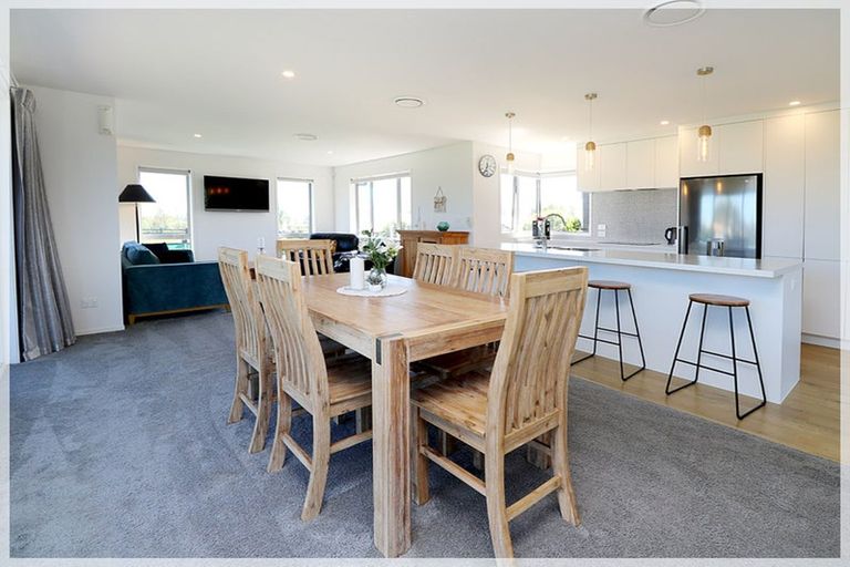 Photo of property in 17 Westwood Drive, Aokautere, Palmerston North, 4471