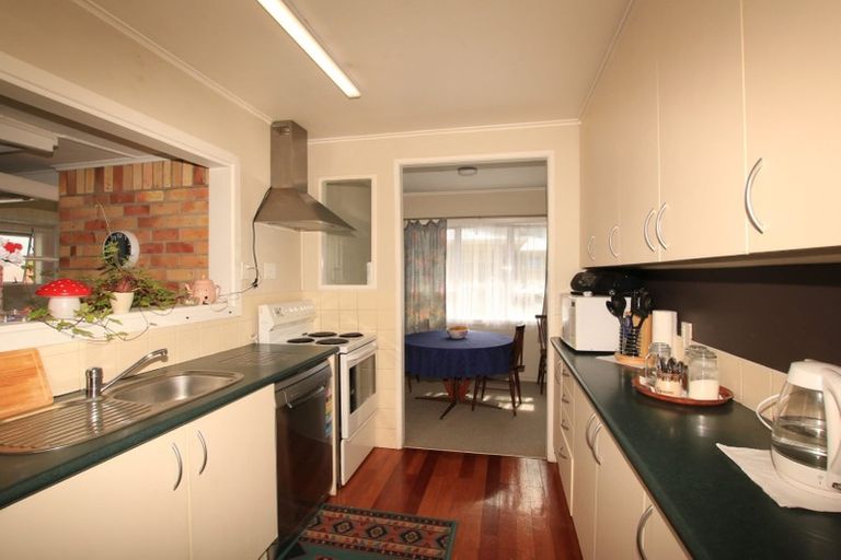 Photo of property in 5 Amberley Avenue, Te Atatu South, Auckland, 0610