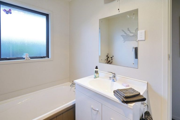 Photo of property in 4 Burnridge Place, Belfast, Christchurch, 8051