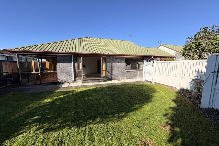 Photo of property in 2/38 Chipping Lane, Redwood, Christchurch, 8051