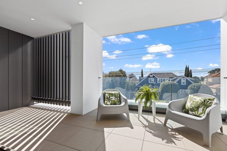 Photo of property in 23 Frater Avenue, Milford, Auckland, 0620