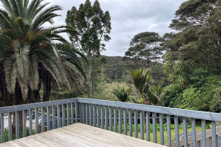 Photo of property in 148 Laingholm Drive, Laingholm, Auckland, 0604