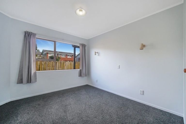 Photo of property in 2/19 Tane Street, New Lynn, Auckland, 0600