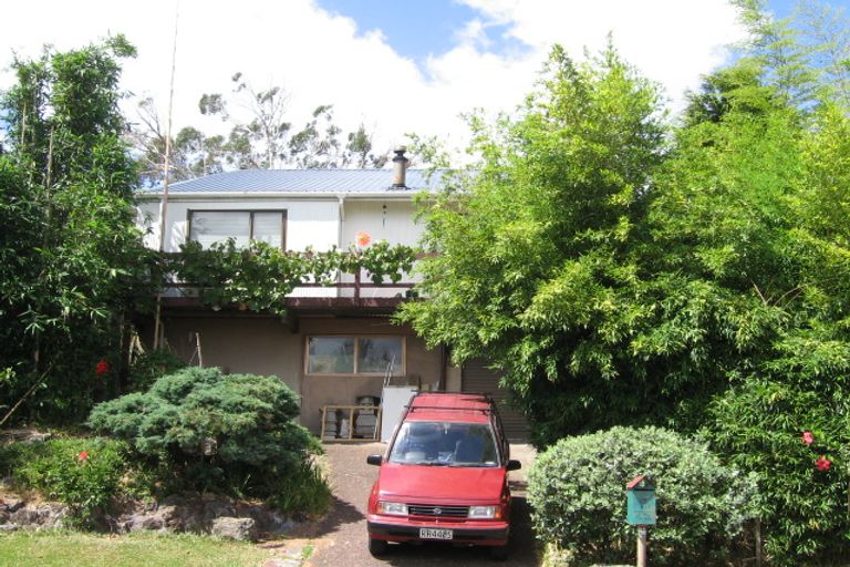 Photo of property in 8 Oruamo Place, Beach Haven, Auckland, 0626