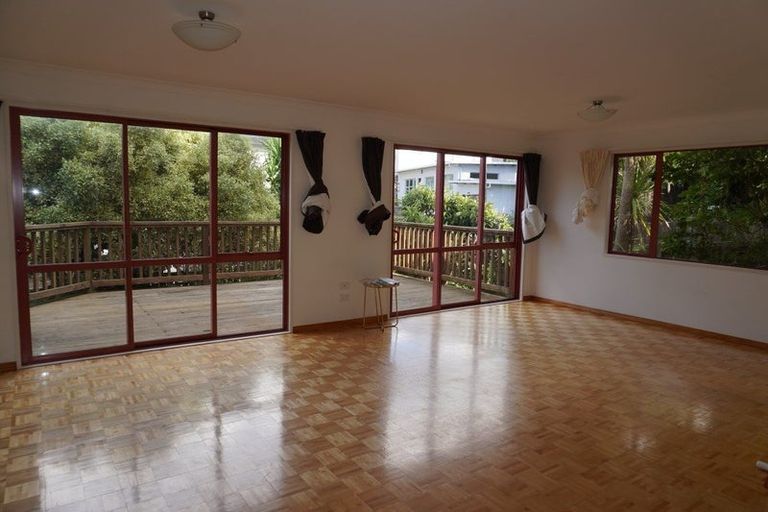 Photo of property in 2/72 Heathcote Road, Castor Bay, Auckland, 0620