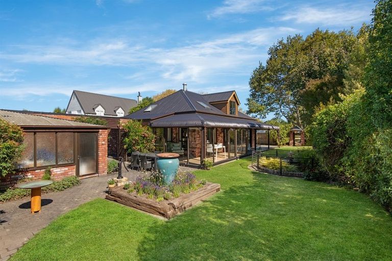 Photo of property in 17b Crosdale Place, Burnside, Christchurch, 8042