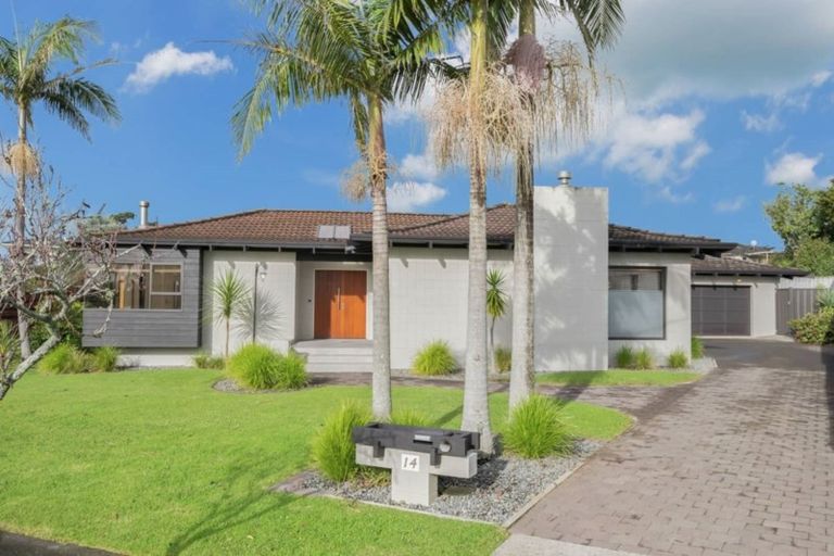 Photo of property in 14 Fielding Crescent, Farm Cove, Auckland, 2012