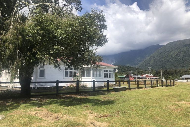 Photo of property in 28 Cook Flat Road, Fox Glacier, 7886