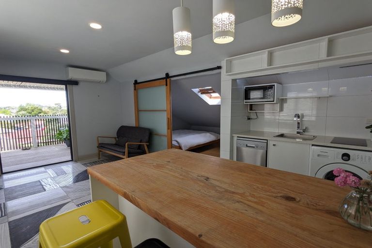 Photo of property in 19 Millstream Drive, Henderson, Auckland, 0610