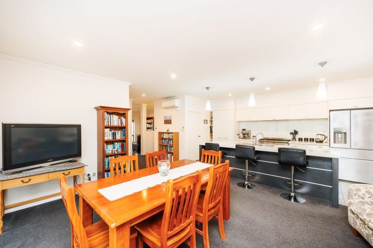 Photo of property in 7 Vaucluse Heights, Fitzherbert, Palmerston North, 4410