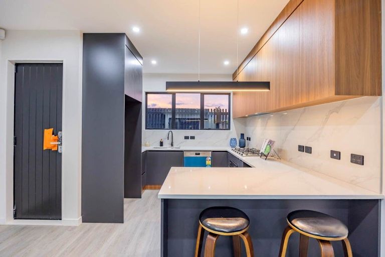 Photo of property in 26a Tupaki Place, Pakuranga Heights, Auckland, 2010