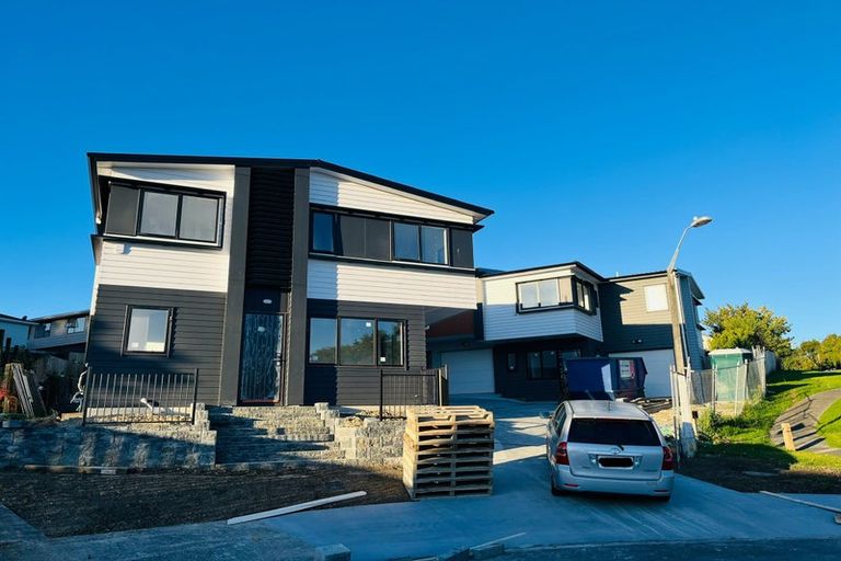 Photo of property in 5/16 Buisson Glade, West Harbour, Auckland, 0618