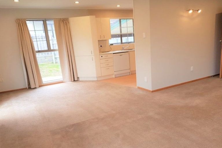 Photo of property in 86 Omapere Street, Whitby, Porirua, 5024