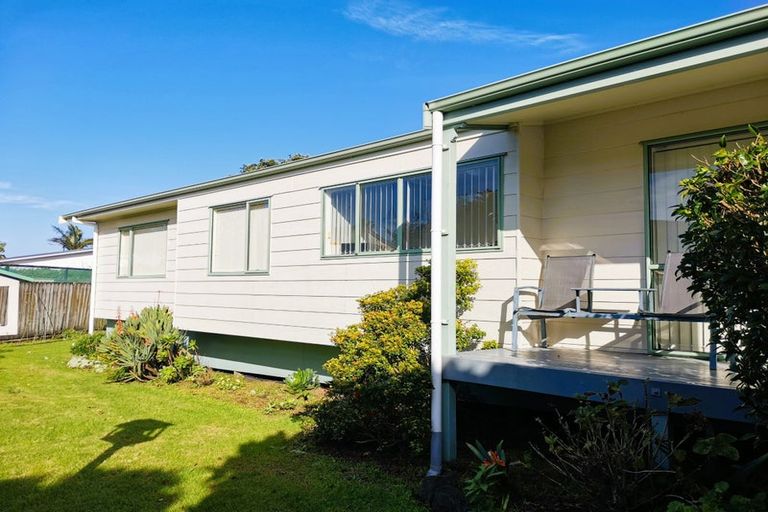 Photo of property in 11 Bermuda Place, One Tree Point, 0118