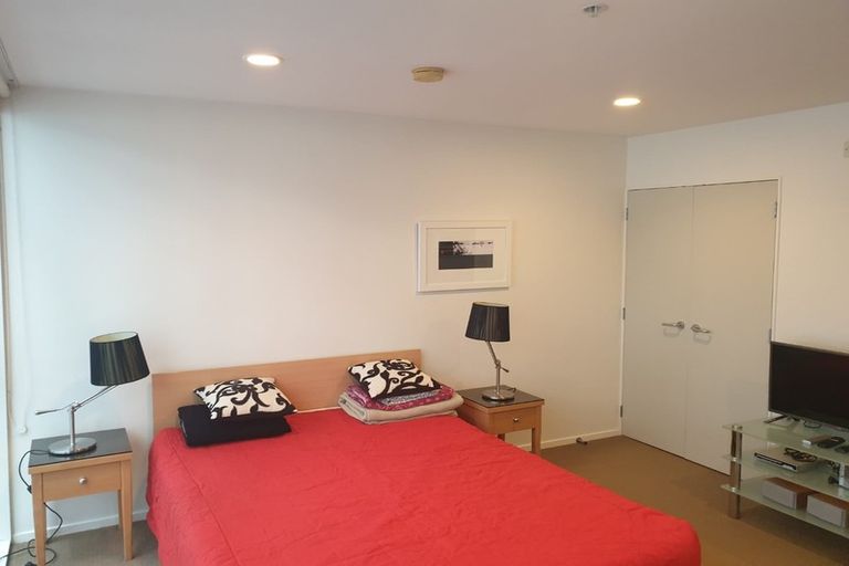 Photo of property in Terrace Heights Apartments, 2/163p The Terrace, Wellington Central, Wellington, 6011