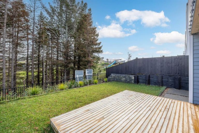 Photo of property in 24 Paparahi Place, Wainui, Silverdale, 0992