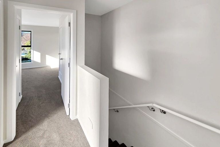 Photo of property in 7/31 Wainuiomata Road, Wainuiomata, Lower Hutt, 5014